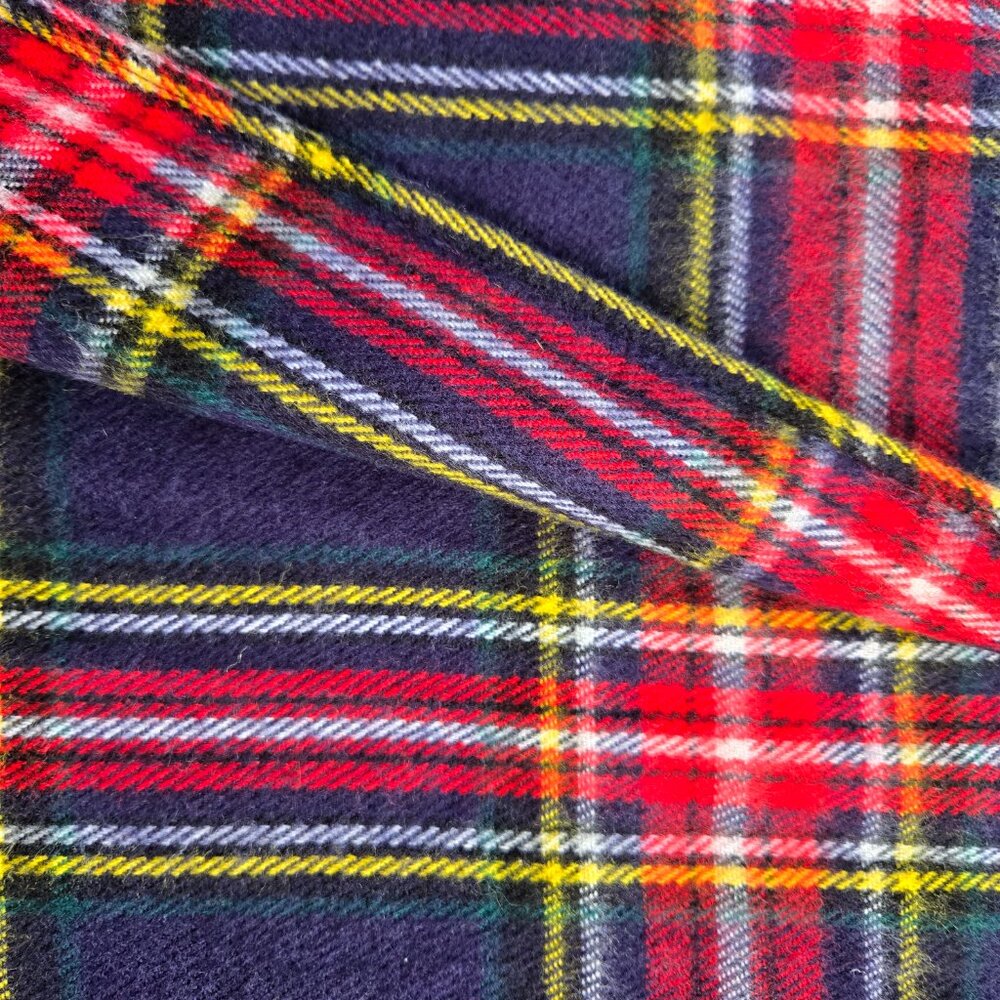 Tartan Plaid Wool WRAP Gorgeous and Soft - Picture 4 of 9